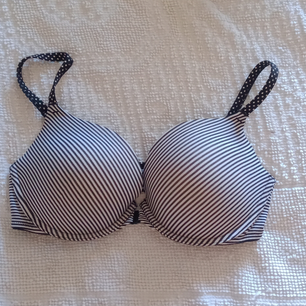 Victoria secret 36D bra